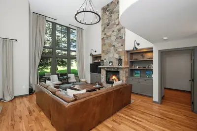 Image de Single family home on Beaver Creek golf course with lots of upgrades! !