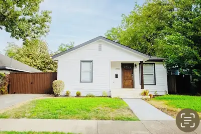 Image de Location, Cozy on Love field Home🏡