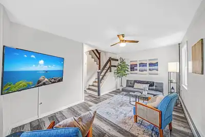 Image de Modern 3 Br House!