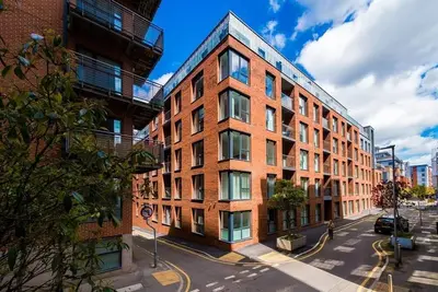 Image de 2 Bedroom Apartment with Balcony