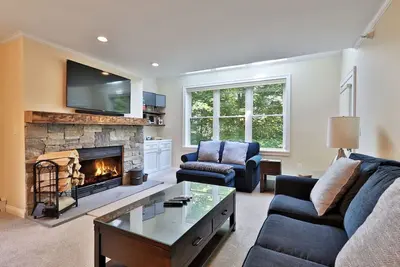 Image de Immaculate and Modern Winterplace Condo at Okemo - Updated
