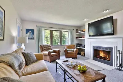 Image de Winterplace Ski on/Ski off Condo with Fireplace and Space for the Kids!