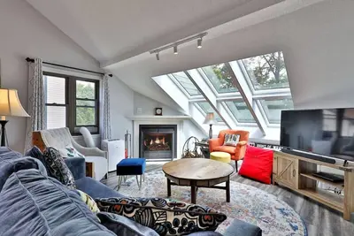 Image de Beautiful Ski on/Off Winterplace Condo with Fireplace, Mudroom, Ski Locker