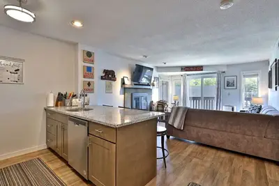 Image de Beautiful Okemo Mountain Lodge Condo at Clocktower Base - Direct Ski Access