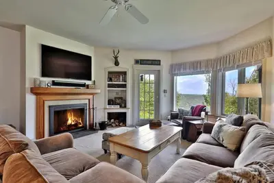 Image de Stunning Solitude Condo with Direct Ski Access and shared Amenities