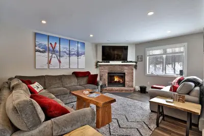 Image de Ski Access from this Kettlebrook Condo with Modern Kitchen