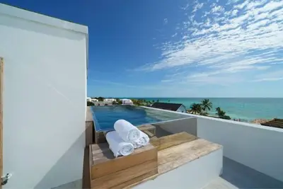 Image de Stingray Cove-Luxury Penthouse at One Marina