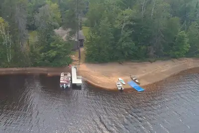 Image de Private Lake Nokomis renovated 2009. Sandy, 4 kayaks, 2 canoes, & great fishing.