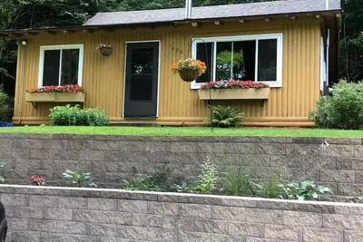 Image de The Crystalaire Cabin - Charming, Relaxing, and Peaceful in A Very Quiet Area!