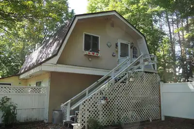 Image de Emanuel - Cute Upstairs Apartment With Air Conditioning! Great Location!