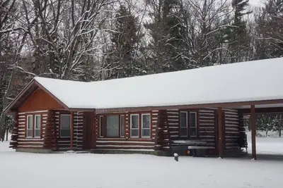 Image de Twin Birch Resort - The Kodiak Cabin: Lake Access with Dock, Rowboat, and Kayak!