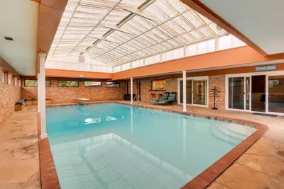 Image de Indoor Pool: Peaceful Oasis in Hitchcock!