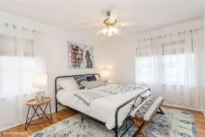 Image de The Robinson-Modern Farmhouse-Heart of Iowa City