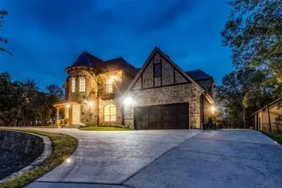 Image de Luxury 6 Br, 5. 5 baths with fabulous outdoor kitchen and pool! \nSleeps 14