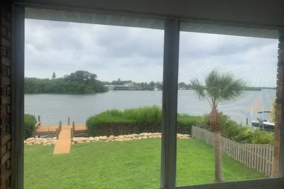 Image de Charming River front house and only a short 2 block walk too the beach