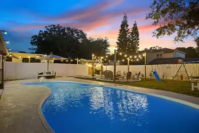 Image de House in Tampa with Pool sleeps 10 Pet Friendly.