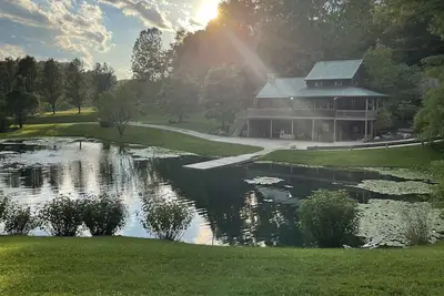 Image de 6 Guests | Ponds | Hot Tub | Game Room | Trails