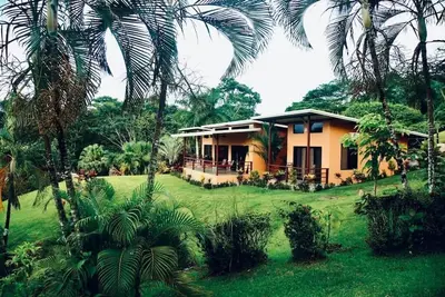 Image de Modern villa with stunning jungle views