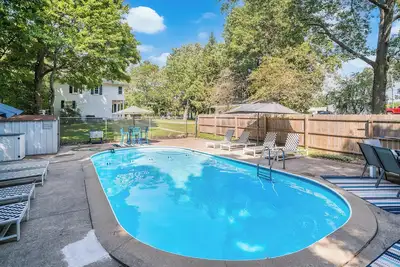 Image de 5 Br w/ Hot Tub, Game Room, Fire Pit & Heated Pool!