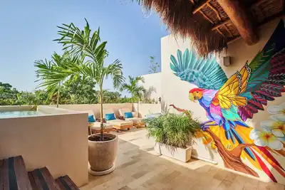Image de Inspirational 3 Bedroom Penthouse with Plunge Pool, walkable to restaurants/bars\n