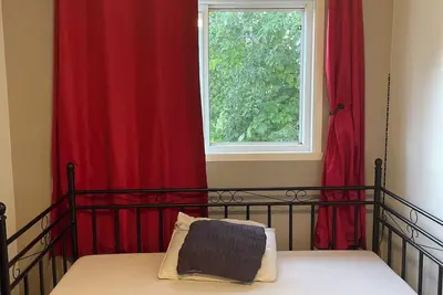 Image de Private room in 5 1/2 appartement just 10 minutes to Montreal
