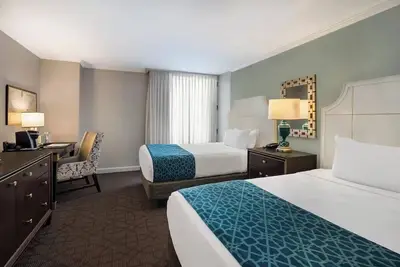 Image de Fun and Comfort in French Quarter! 2 Comfortable Units, Pets Allowed, Pool!