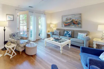 Image de Golf course-view condo with beach access, on-site pool/tennis, & private patio