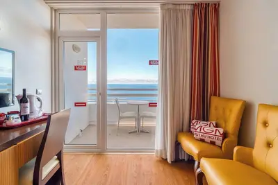 Image de Convenient Stay! Balcony with Sea View, Swimming Pool & Spa, Free Parking!