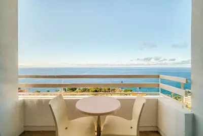 Image de Explore Funchal's Marina! Balcony with Sea View, Swimming Pool, Spa & Wellness!