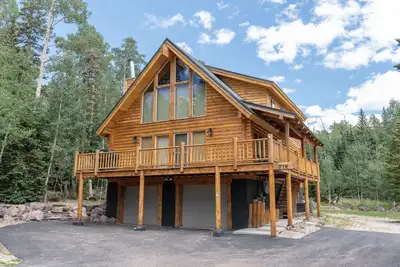 Image de 216 Rue Jolley -immaculate cabin with the feeling of home. guaranteed memories.