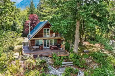 Image de Whistling River Cabin in Gold Bar, Wa, RiverFront, Mountain View, Pets.