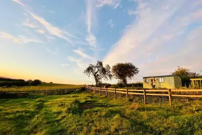 Image de The Hut on the Hill - hottub, heating & stable.