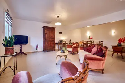 Image de Maison de vacances \"Chez Emile\" avec vue sur les montagnes, terrasse privée et Wi-Fi