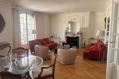 Image de Elegant 4 bedrooms with space & view close to Parc Monceau and Arc de Triomphe.