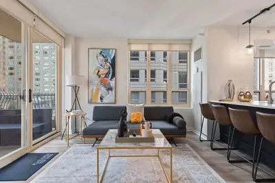 Image de Near Riverwalk: 2br, Private Balcony, Downtown