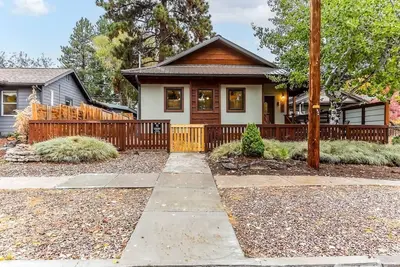 Image de 2 Bed/ 1 Bath, Dog Friendly, West Bend, Bikes, Ac