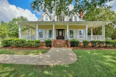 Image de Bama Farmhouse - Beautiful Pool Area!