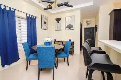 Image de Beautiful home! Centrally located in a gated community with 24 hour Security.