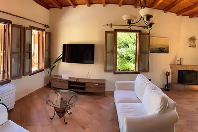 Image de Beautiful 3 story home in the heart of the medieval city.
