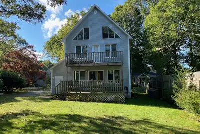 Image de Bright Modern House Ac 3full baths, 3+ bedrooms, 2 balconies, deck & parking