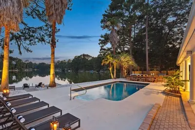 Image de Serene Lake Retreat | Pool & Game Room