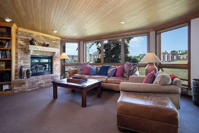 Image de Cx121 | Updated Kitchen | Great Views | Ski In/Out | Winter Shuttle | Hot Tub |