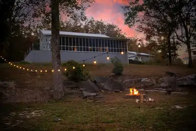 Image de Riverfront Home with Hot Tub - Brushy Creek Lodge