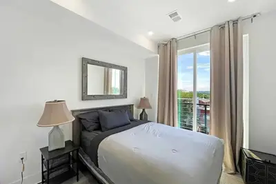 Image de Penthouse with Private Rooftop & Stunning Views