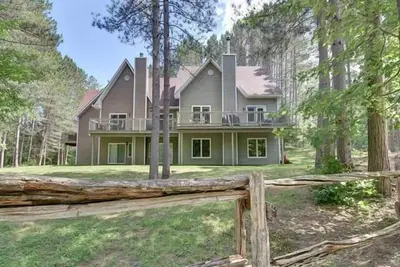 Image de New! Centrally Located Townhouse in Mont-Tremblant