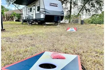Image de Cozy Rv Camping Experience\n