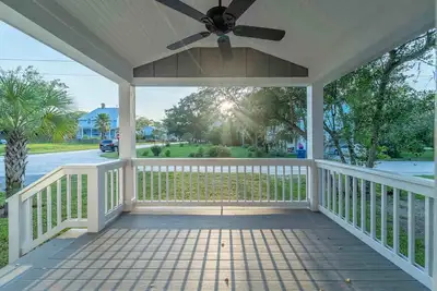 Image de 406 Commandant Street, Newly Built in Old Town~ Bring Your Boat!