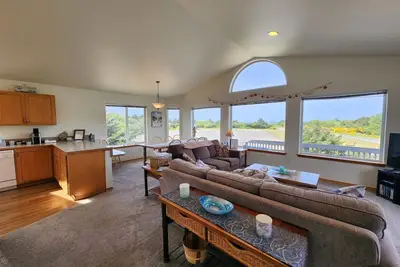 Image de Aqua Marine- 3 minute walk to beach