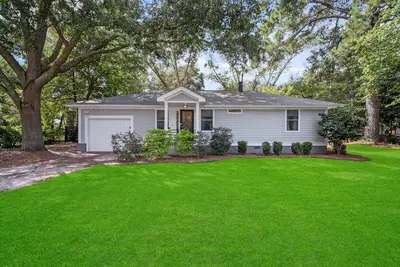 Image de \"Carolina Cottage\". . . Sweet Caroline check out this space!