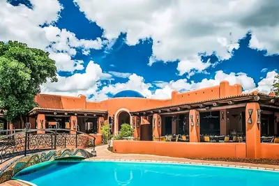 Image de Comfort and Relaxation! Three Units, Outdoor Pool, Free Parking, Scenic Views!